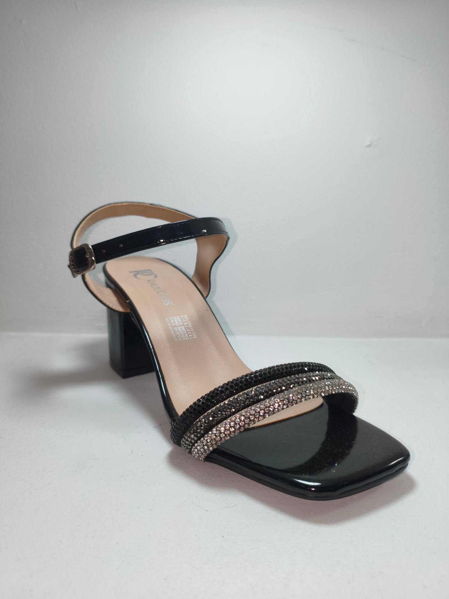 Zapatillas con tacon ancho negro con perlas en las correas – Alma Shoes