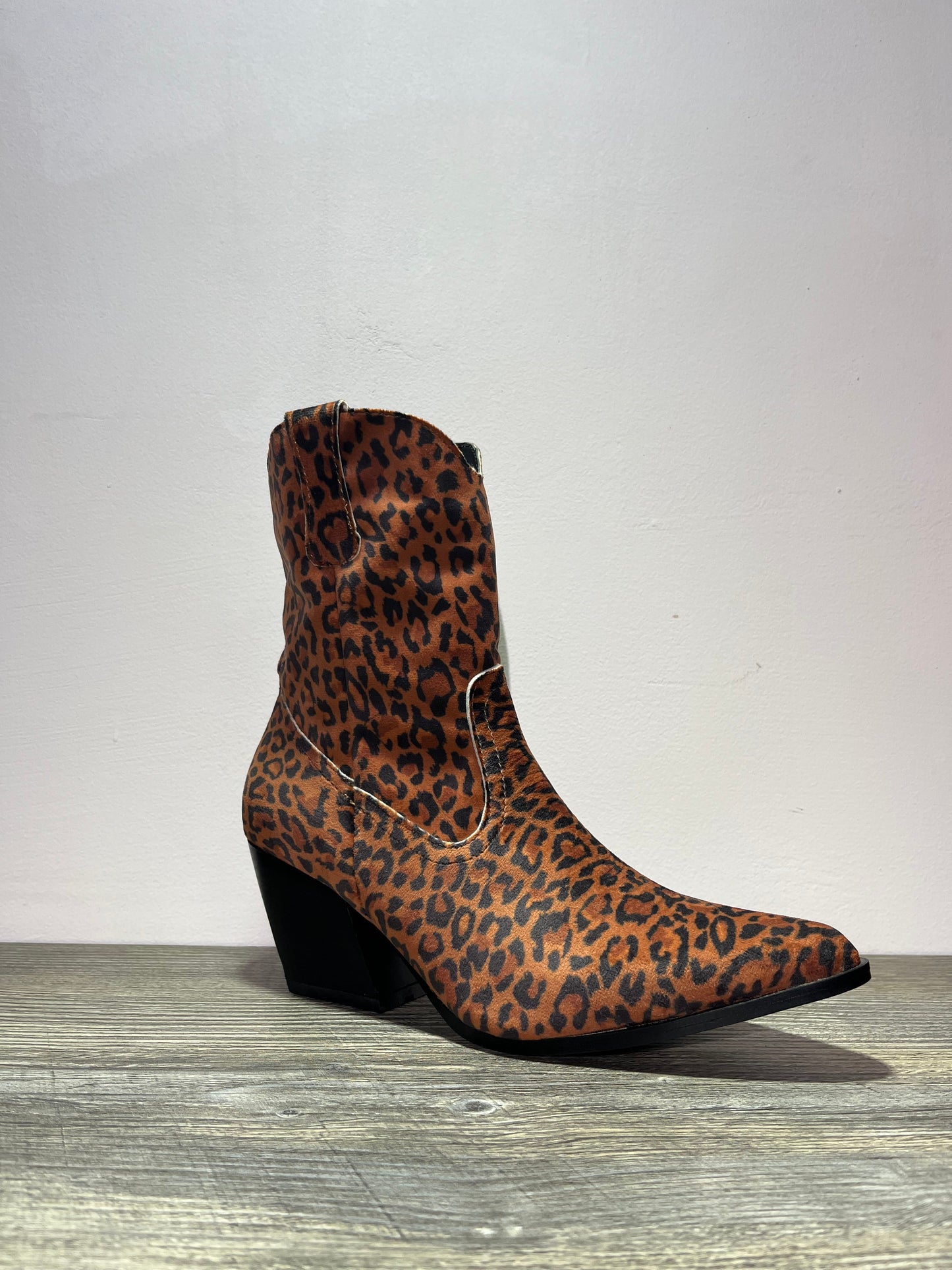 Botin vaquero marrón con estampado de leopardo – Alma Shoes