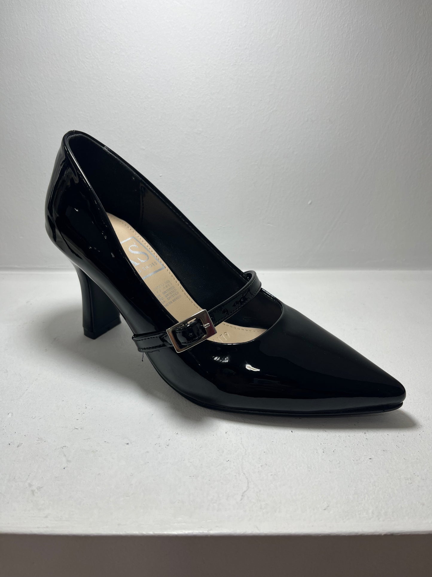 Tacones negros con banda con hebilla – Alma Shoes