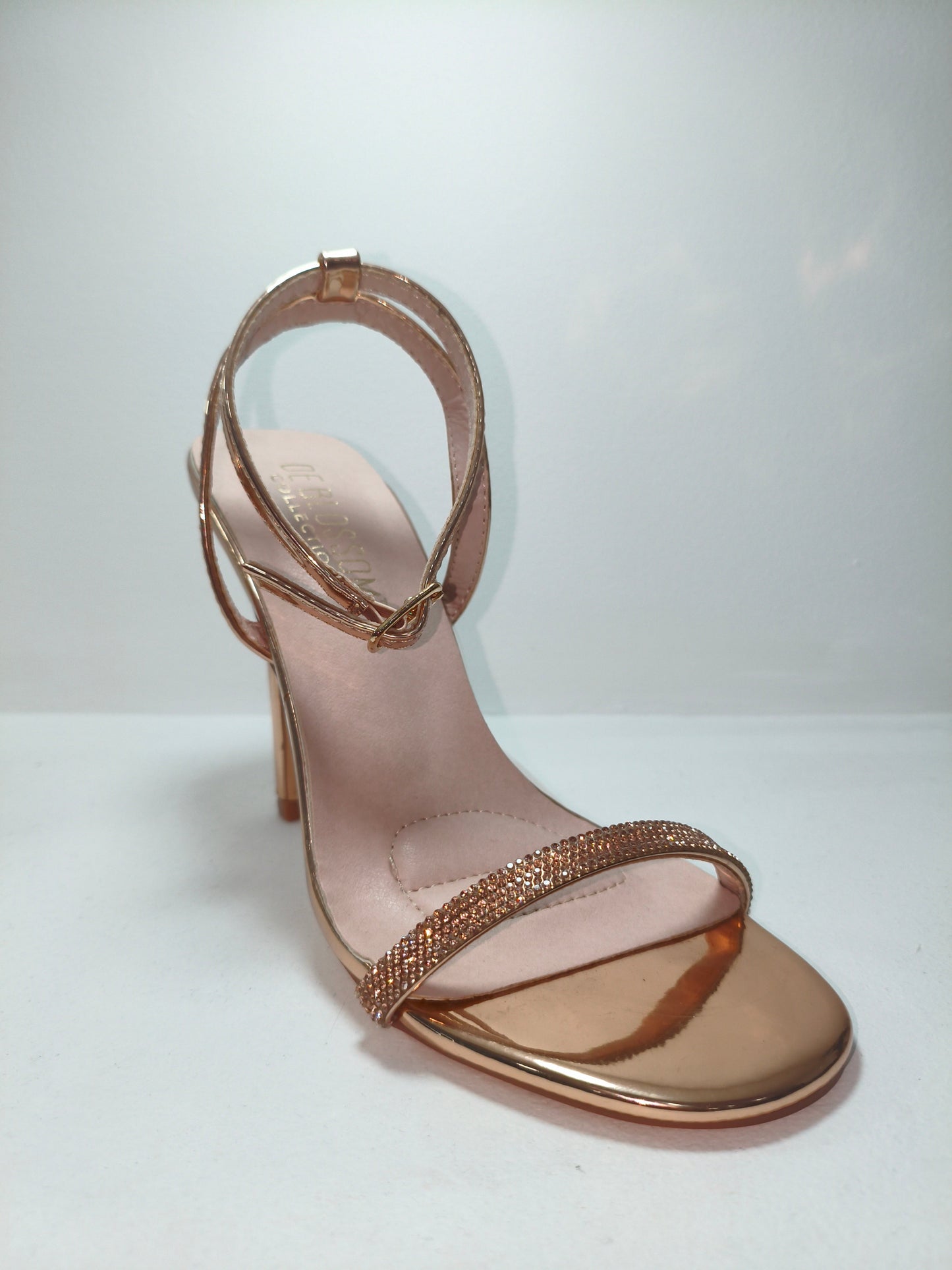 Zapatillas dorado con strass – Alma Shoes