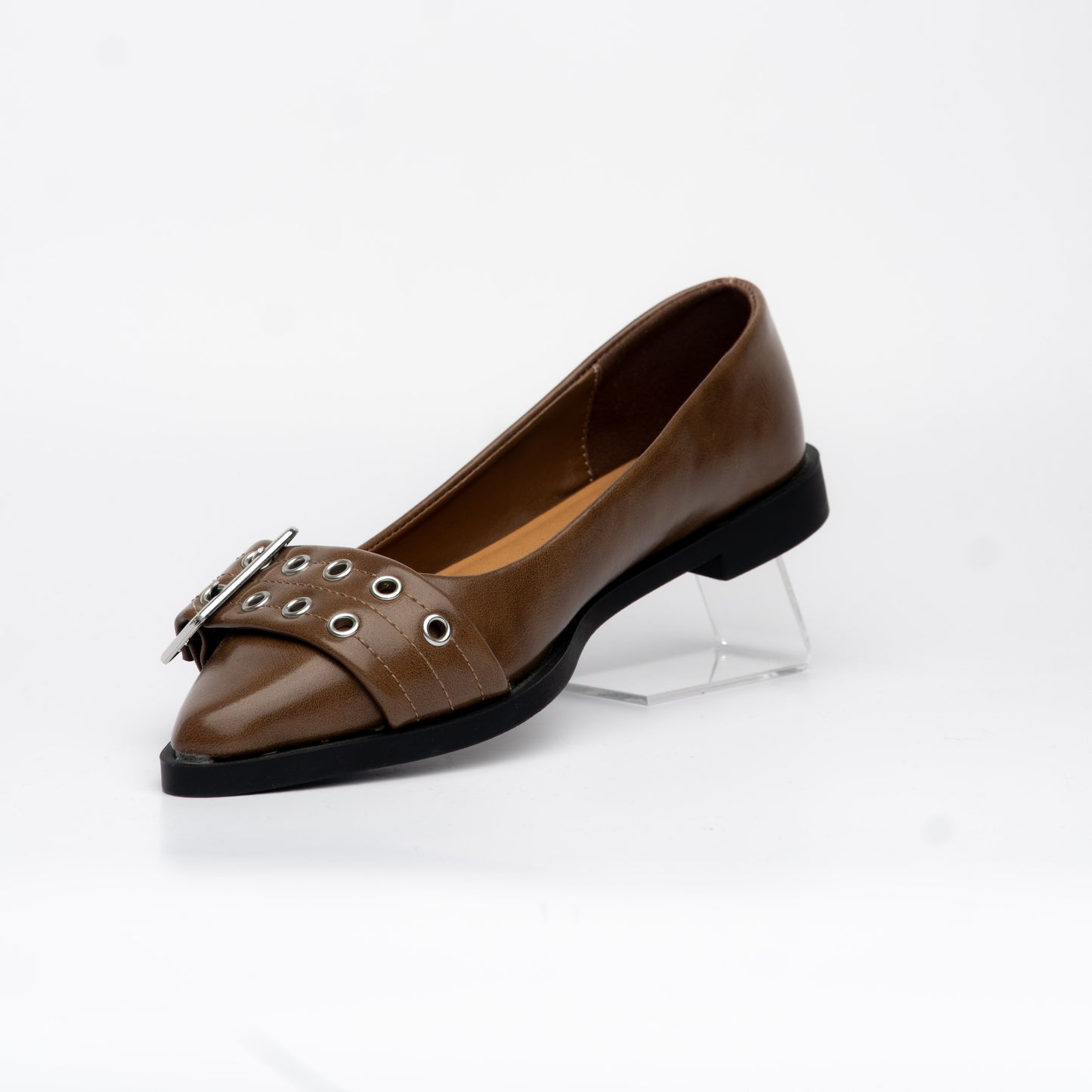 Kitten Heels marrón con hebilla metálica en la parte frontal – Alma Shoes