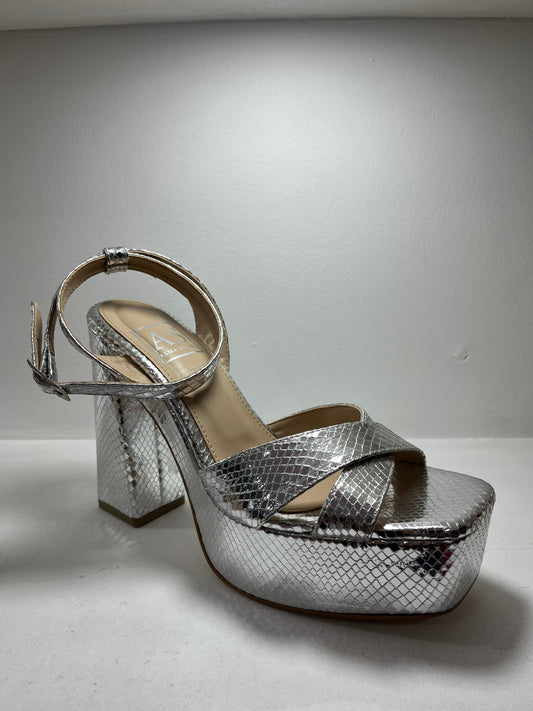 Sandalias plataforma plateado con acabado texturizado – Alma Shoes