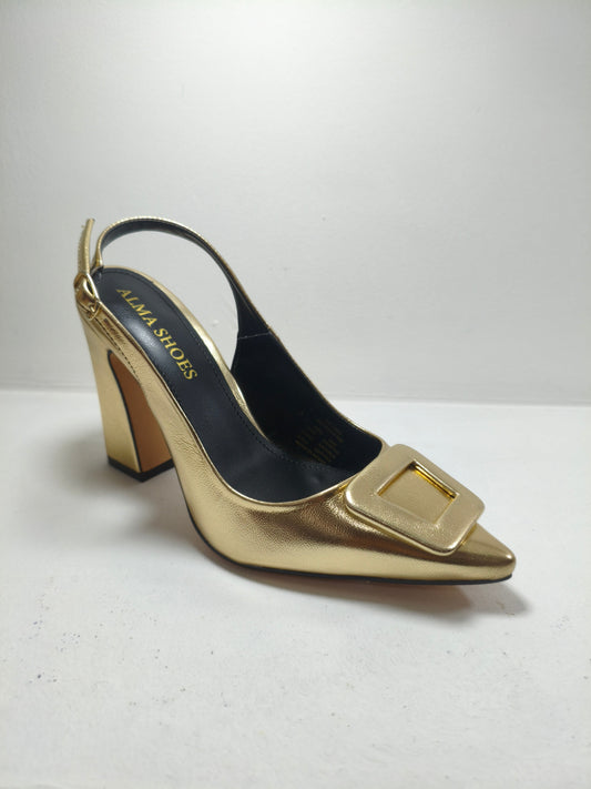 Tacones dorado con hebilla cuadrada – Alma Shoes