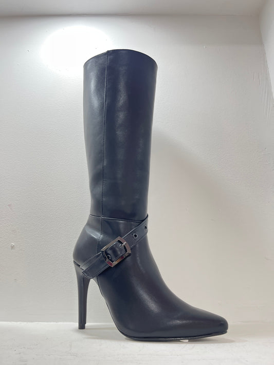 Bota media con tacon negro con hebilla en la parte superior – Alma Shoes