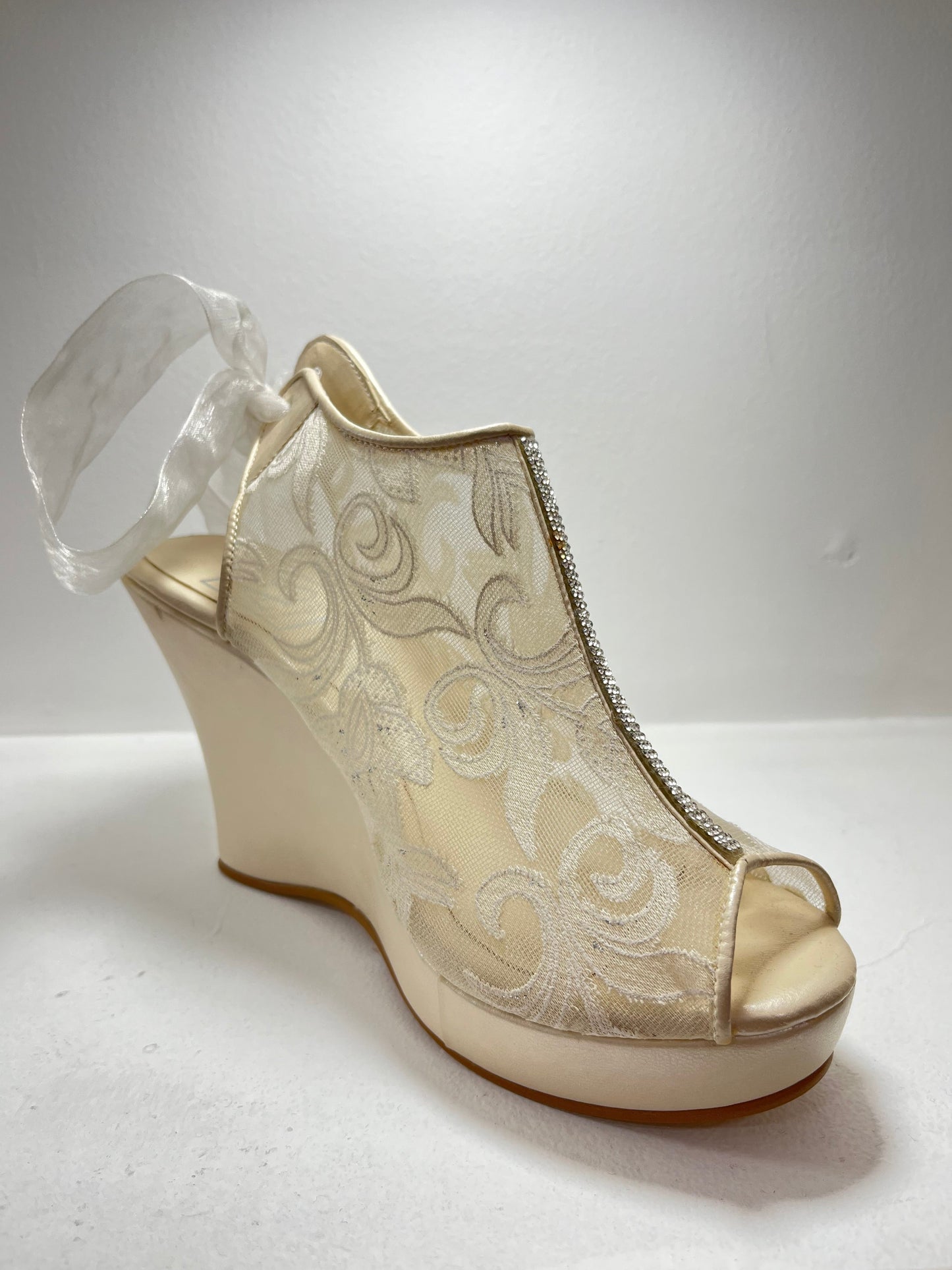 sandalias plataforma baja beige con diseño de encaje – Alma Shoes