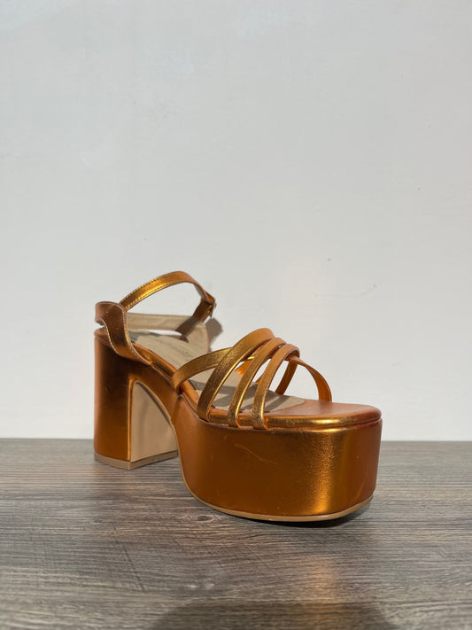 Sandalia Plataforma naranja con tiras – Alma Shoes