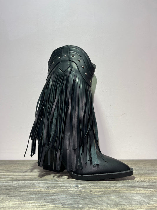 Bota vaquera negro con flecos y tachas – Alma Shoes