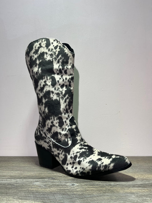 Bota vaquera blanco y negro con diseño de manchas – Alma Shoes