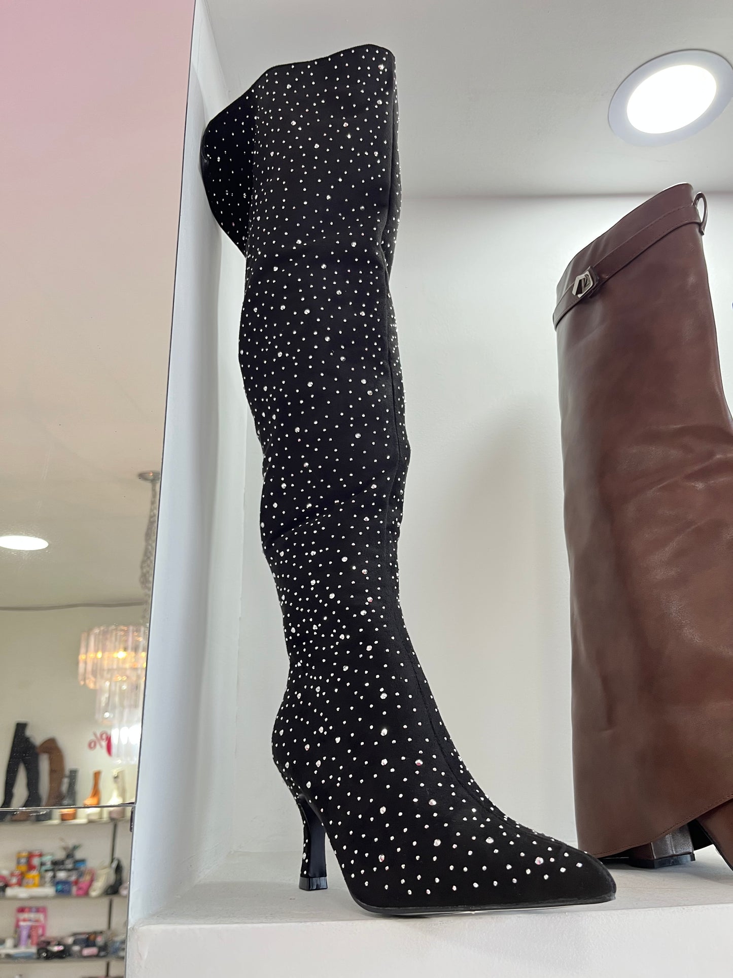 Bota larga color negro con pedrería - Alma Shoes