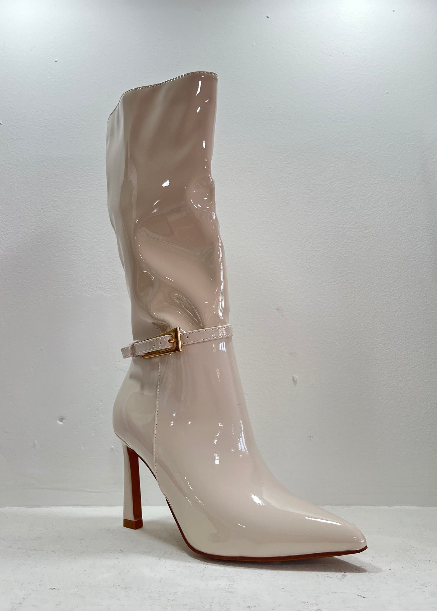 Bota color ivory con detalle dorado - Alma Shoes