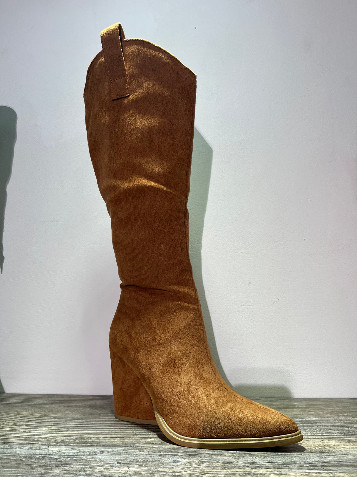 Bota vaquera marrón de tacón alto – Alma Shoes