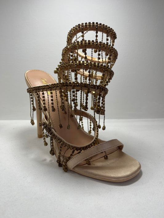 Zapatillas beige con cadenas de cuentas brillantes y tacón estilete – Alma Shoes