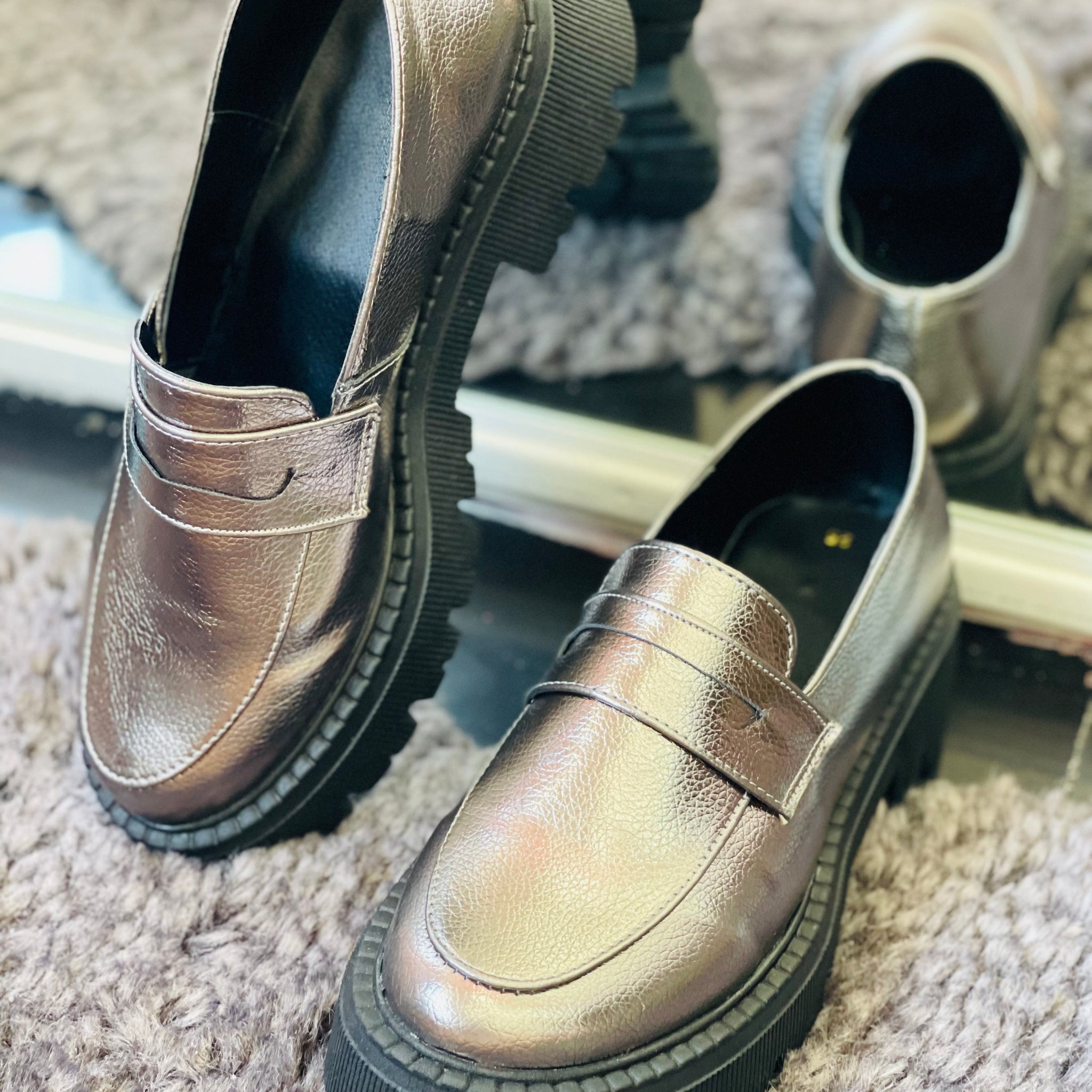 L-3444 LOAFERS CHAROL