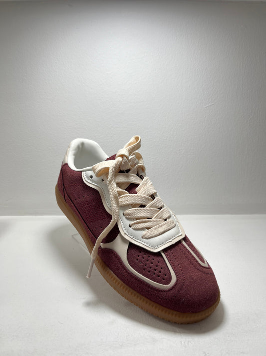 Tenis burdeos con detalles en blanco – Alma Shoes