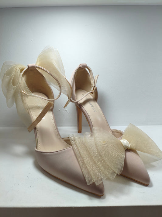 Tacones beige con lazo de tul – Alma Shoes