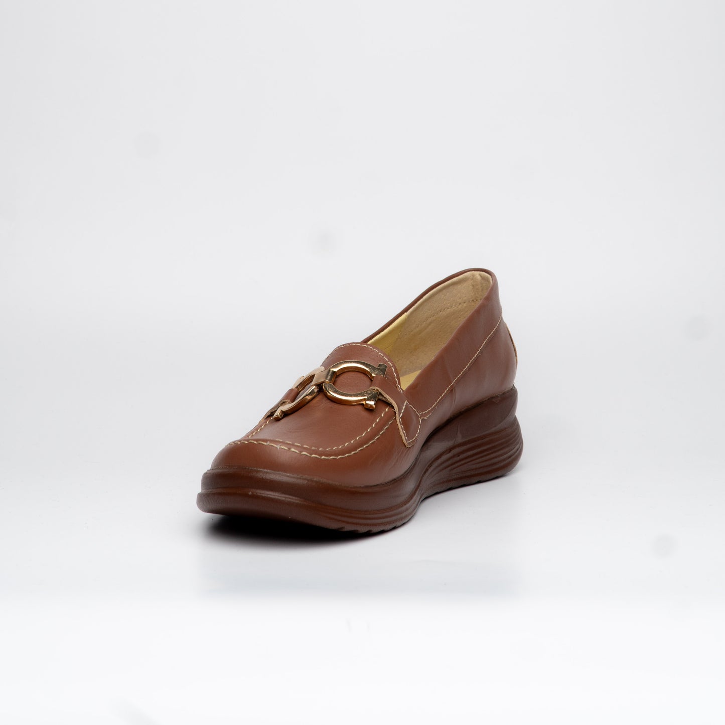 Mocacines marrón con hebilla dorada – Alma Shoes