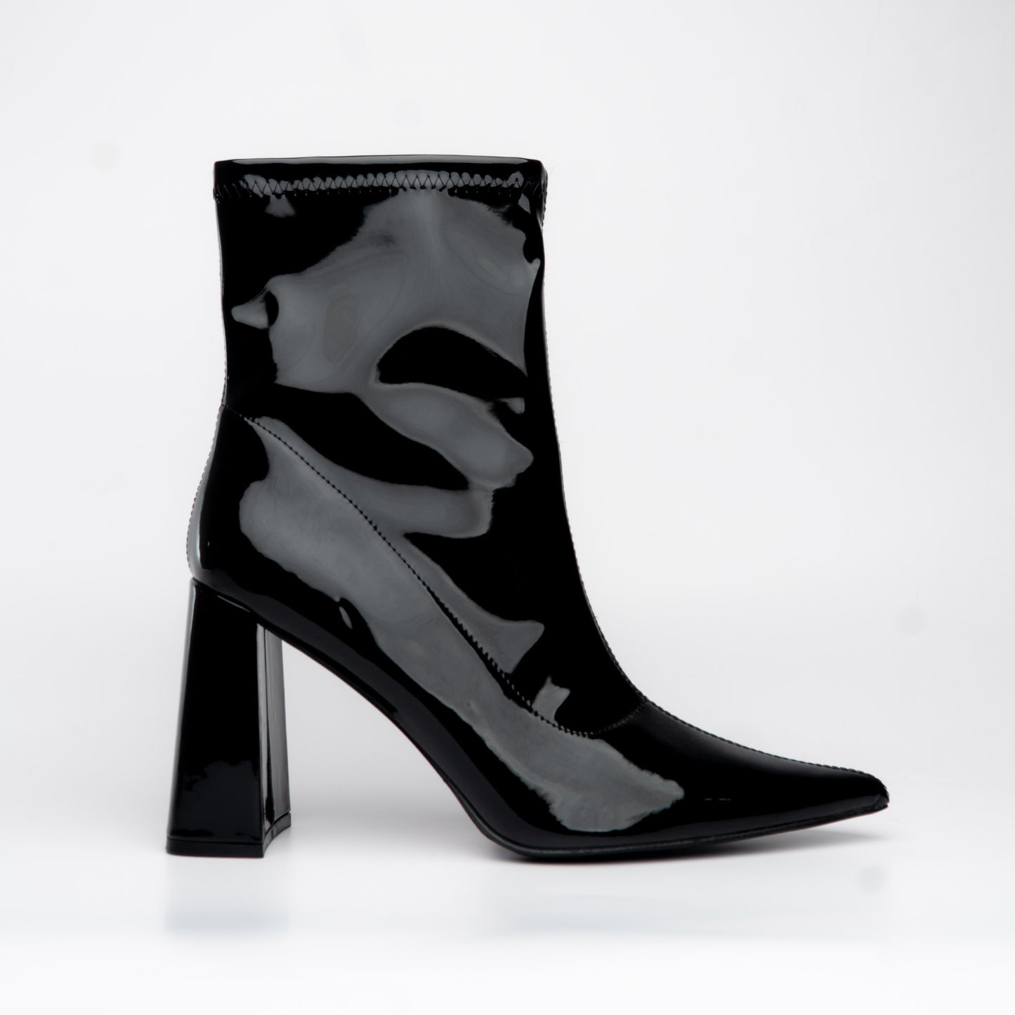 Botines negro con tacón cuadrado – Alma Shoes