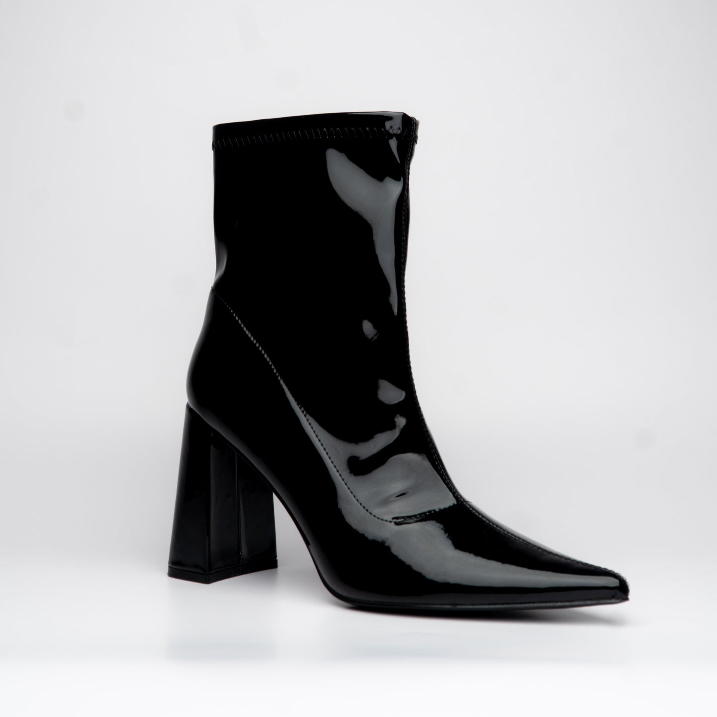 Botines negro con tacón cuadrado – Alma Shoes