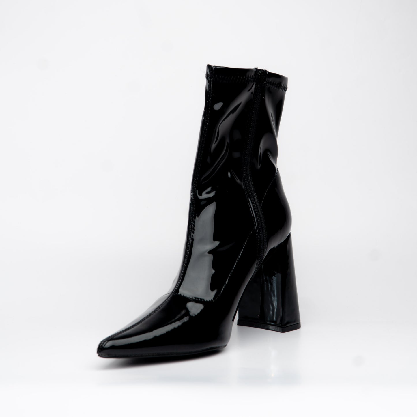 Botines negro con tacón cuadrado – Alma Shoes