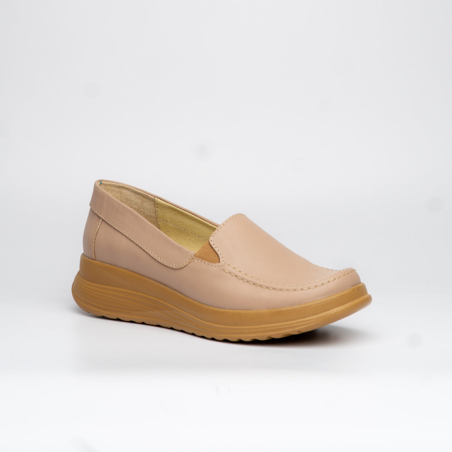 Mocacines rosa con costuras visibles y tacón cuña – Alma Shoes