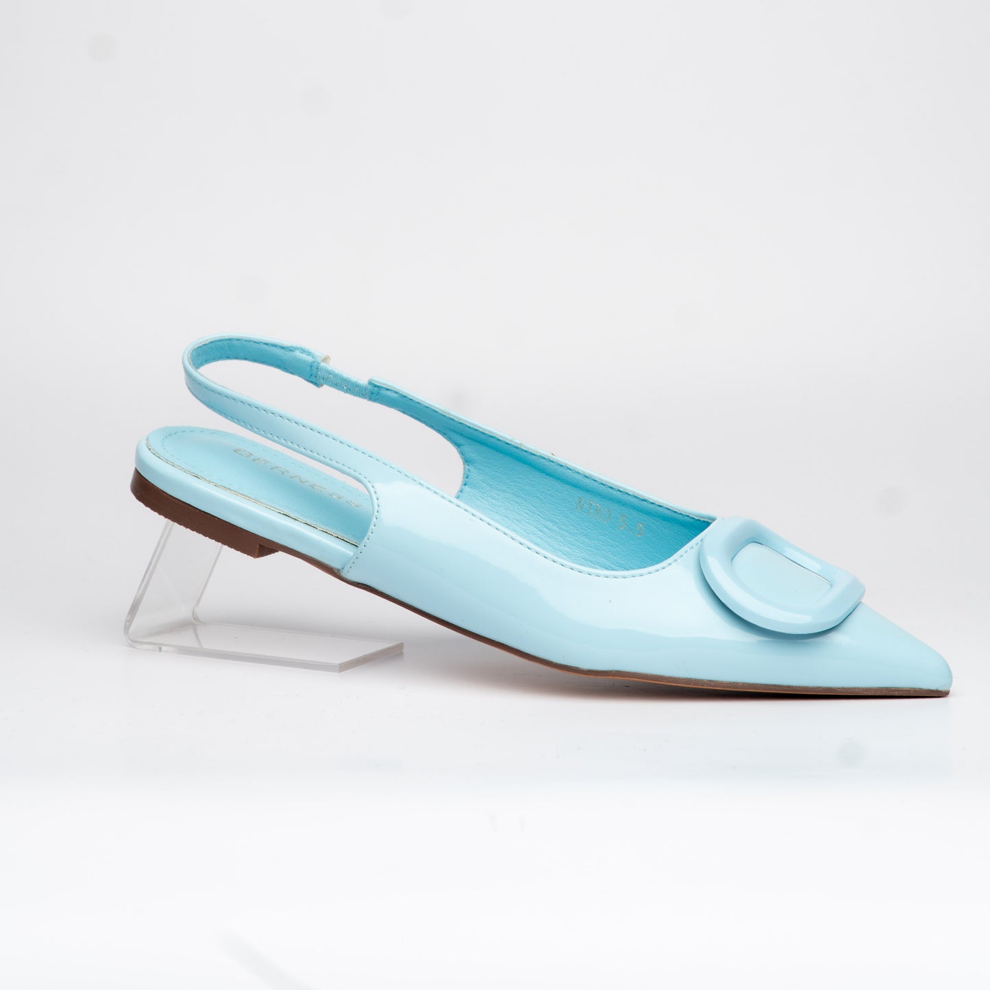Kitten Heels azul con hebilla – Alma Shoes
