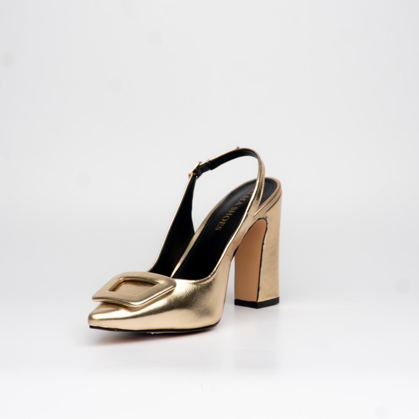 Tacones dorado con hebilla cuadrada – Alma Shoes