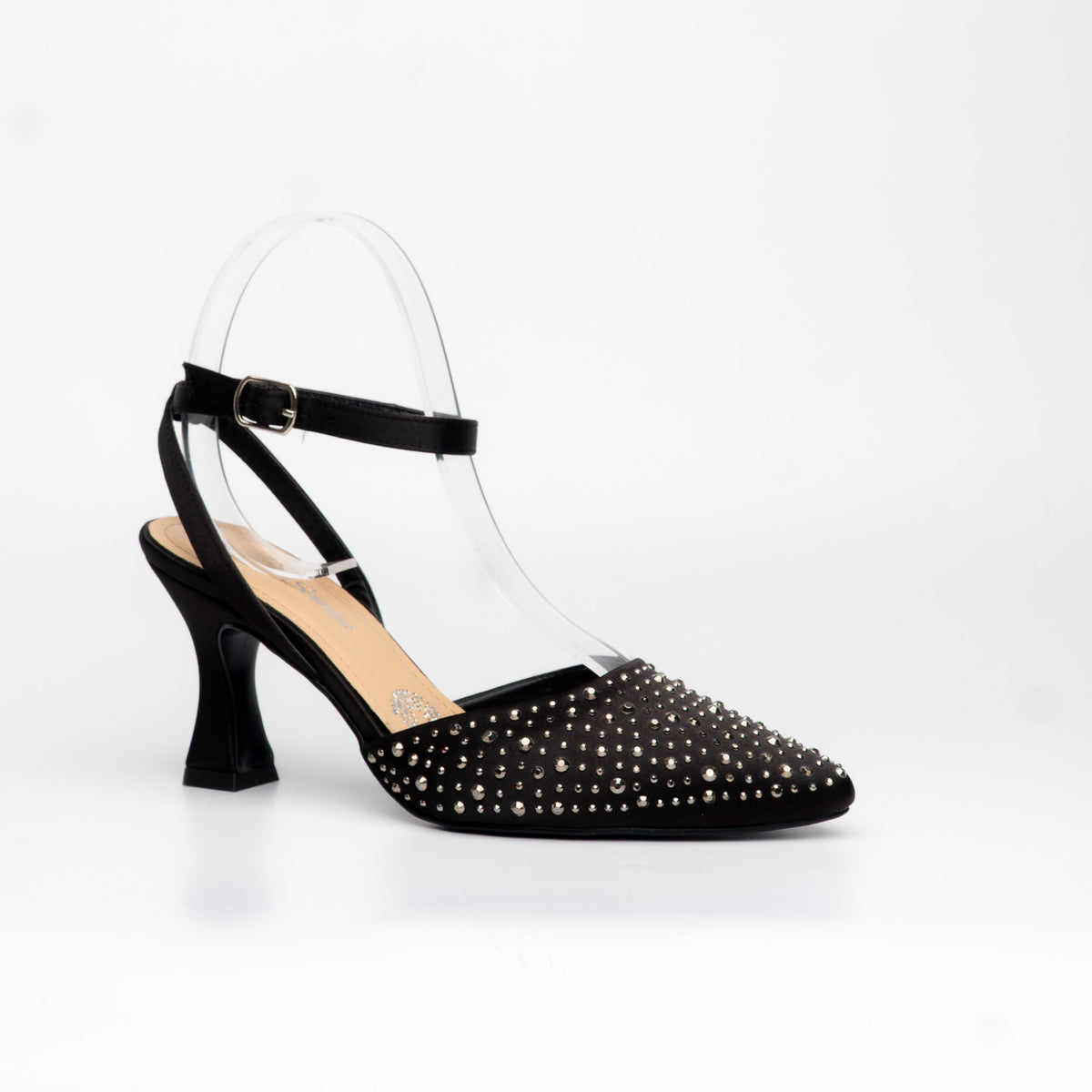 Tacon cerrado negro con tachuelas – Alma Shoes