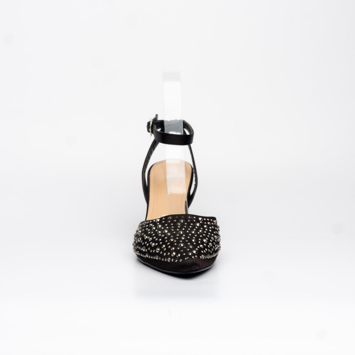 Tacon cerrado negro con tachuelas – Alma Shoes
