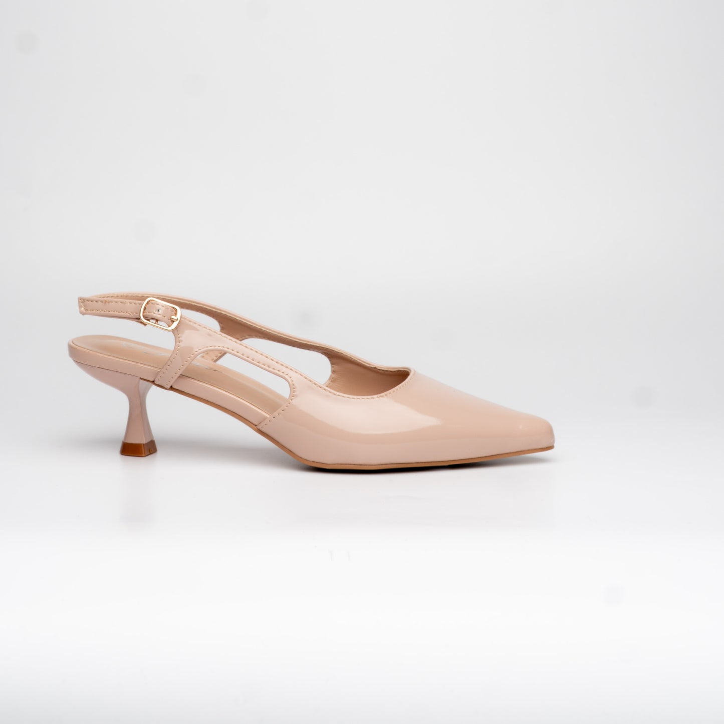 Kitten Heels beige con tira ajustable en el talón – Alma Shoes