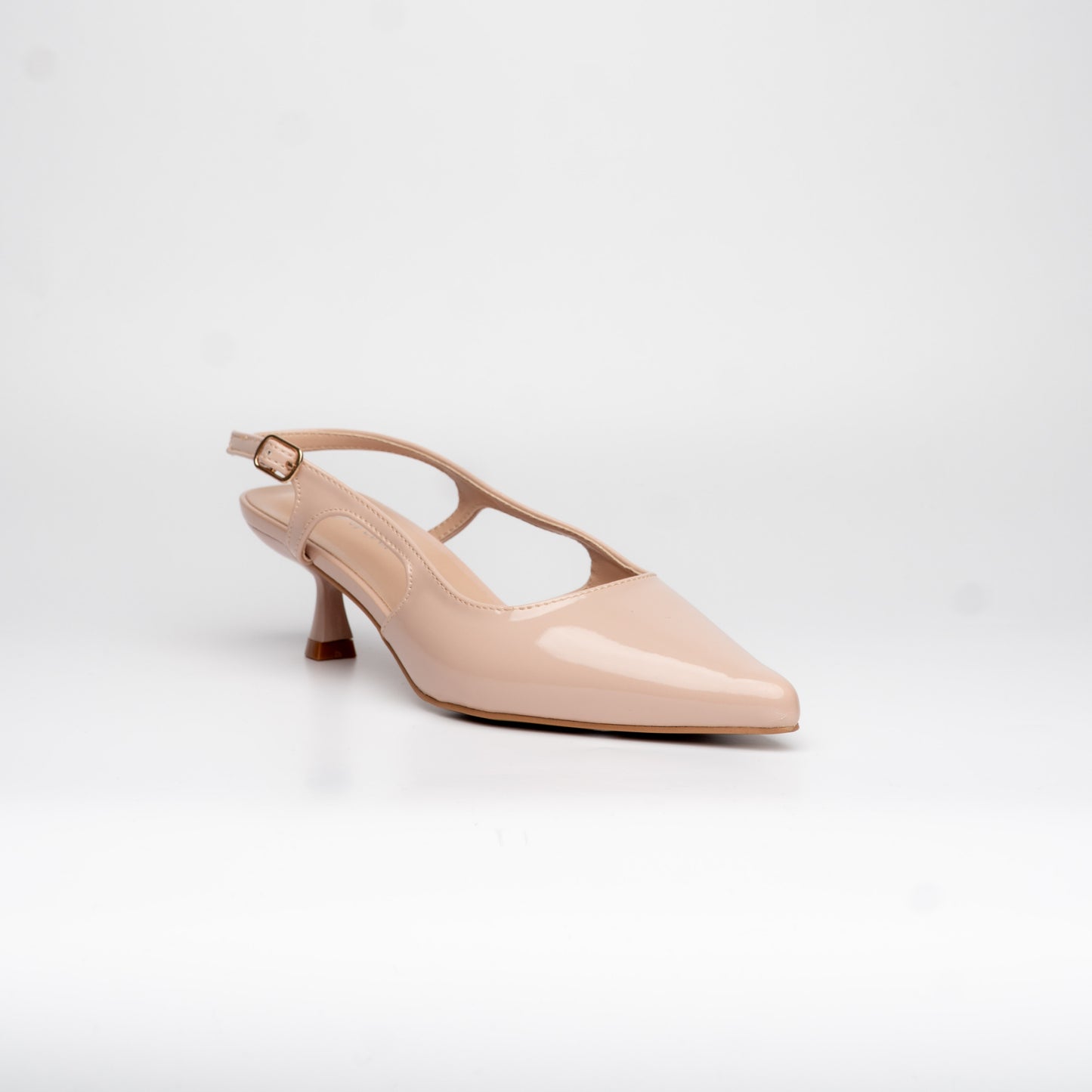 Kitten Heels beige con tira ajustable en el talón – Alma Shoes