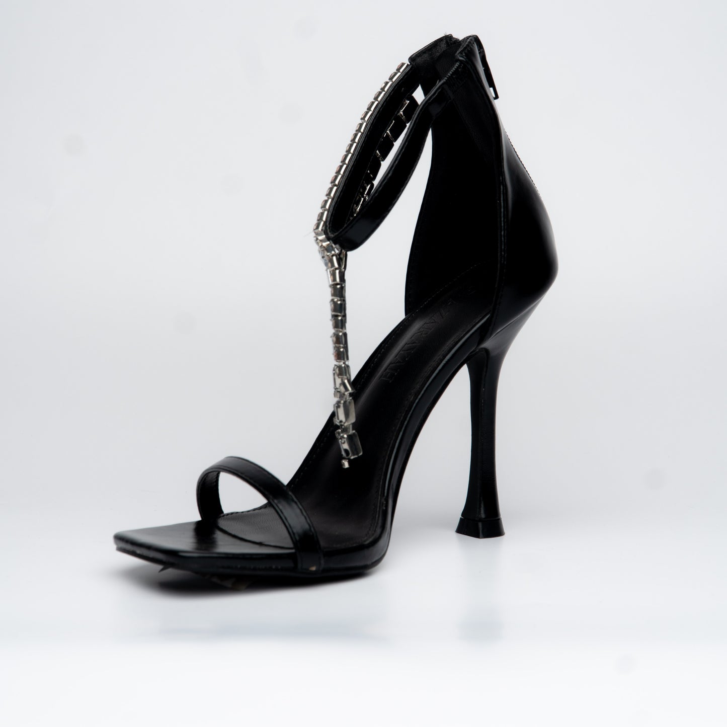 Zapatillas negro con cristales decorativos de tacón alto – Alma Shoes