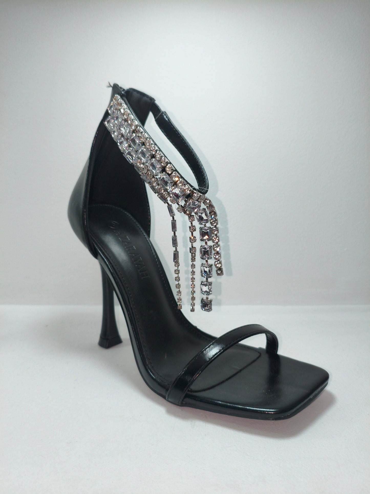 Zapatillas negro con cristales decorativos de tacón alto – Alma Shoes