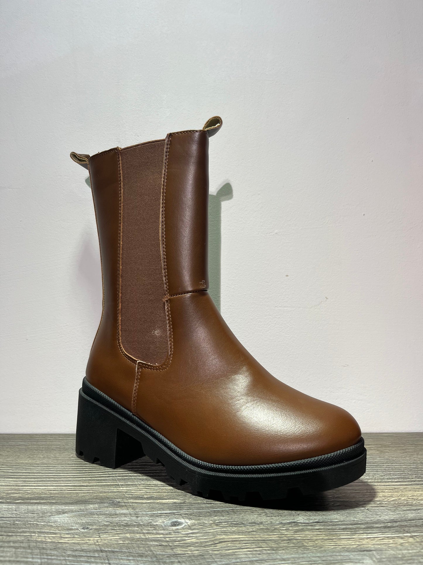 Botas marrón con tacón tipo bloque – Alma Shoes