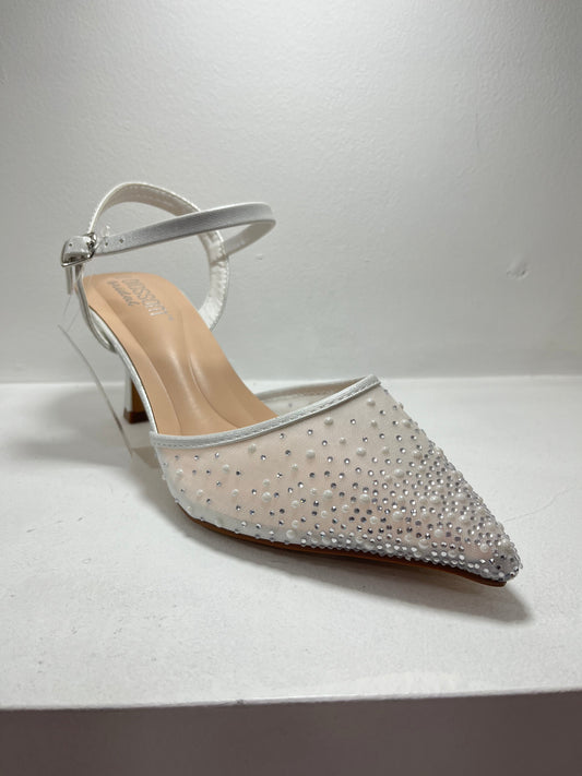 Tacones blanco con perlas y pedrería – Alma Shoes
