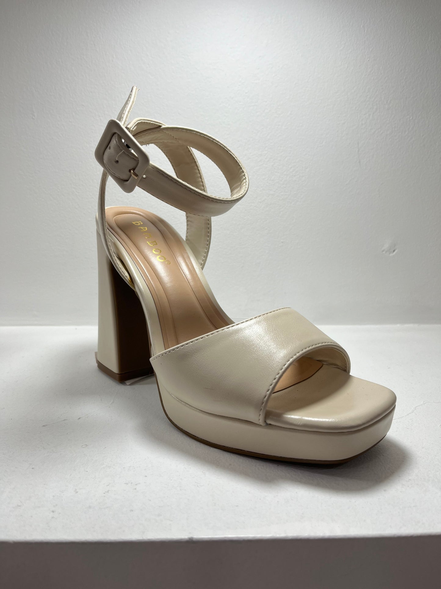Sandalias plataforma beige con hebilla en el tobillo – Alma Shoes