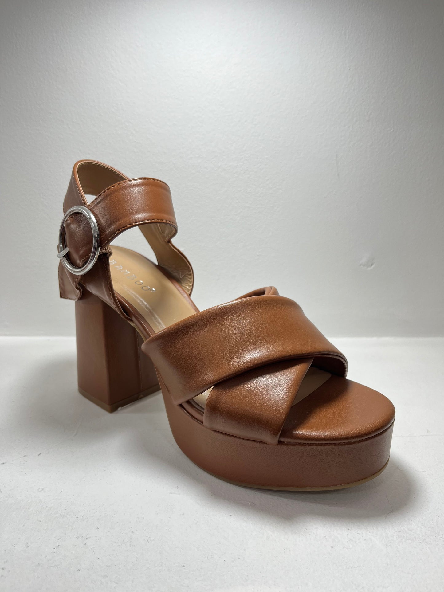 Sandalias plataforma marrón con hebilla metálica – Alma Shoes