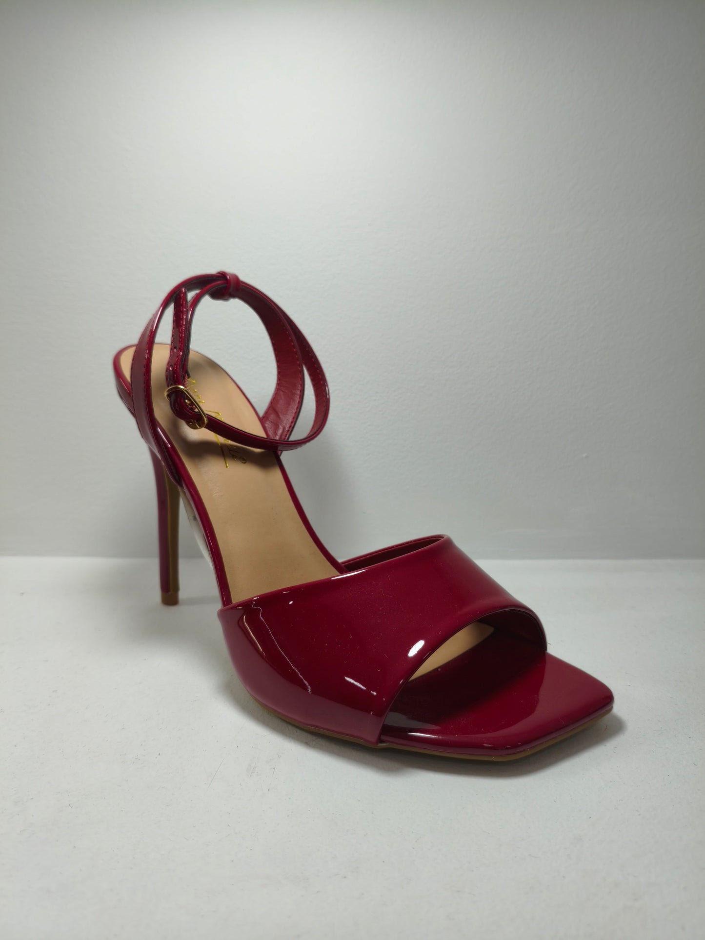 Zapatillas rojas de tacón estilete – Alma Shoes