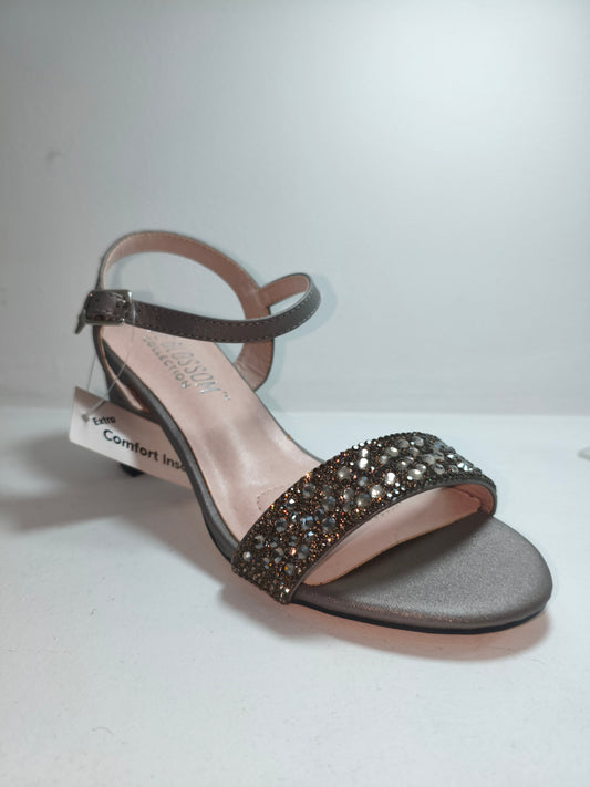 Zapatillas con tacon ancho gris con aplique con brillantes – Alma Shoes